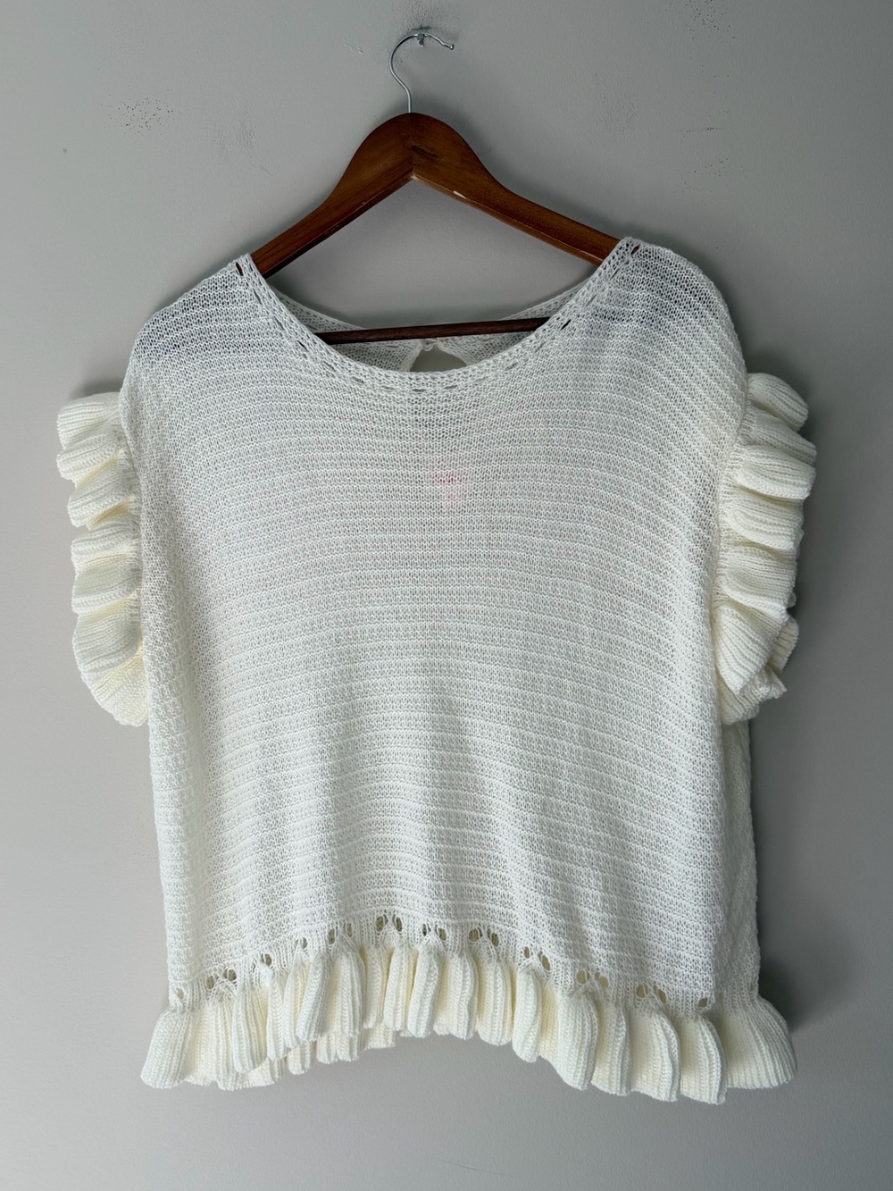 So Me Cream Ruffle Sleeve Knit Top Size Large